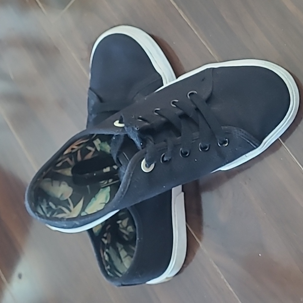 Vionic Oasis Black Canvas Sneakers